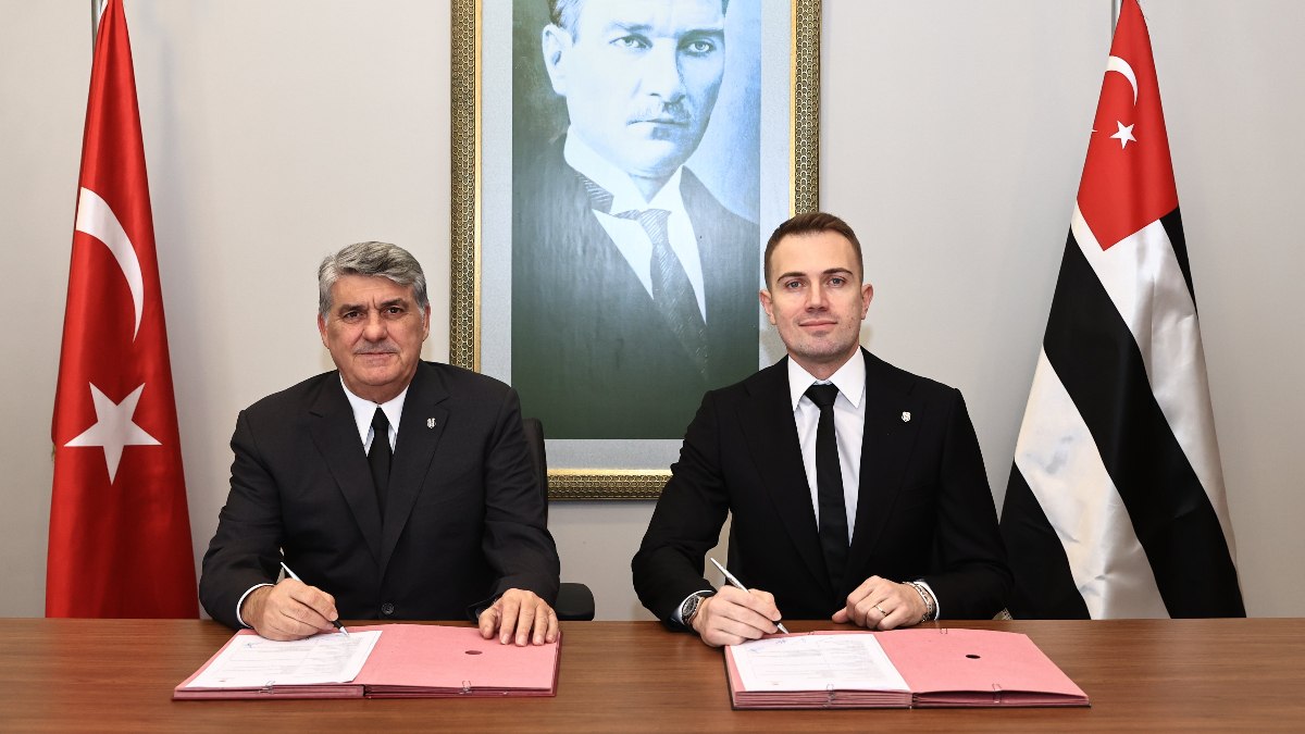 Beşiktaş, Mert Günok’un sözleşmesini uzattı